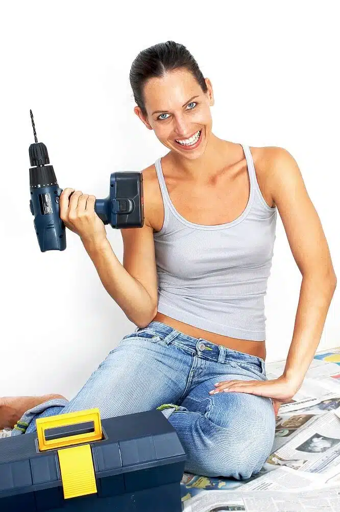 bricolage maison femme perceuse